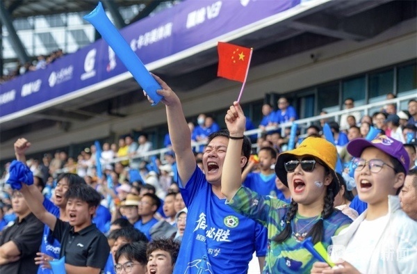 关于全球足球比赛掀起狂潮，球迷热情高涨的信息